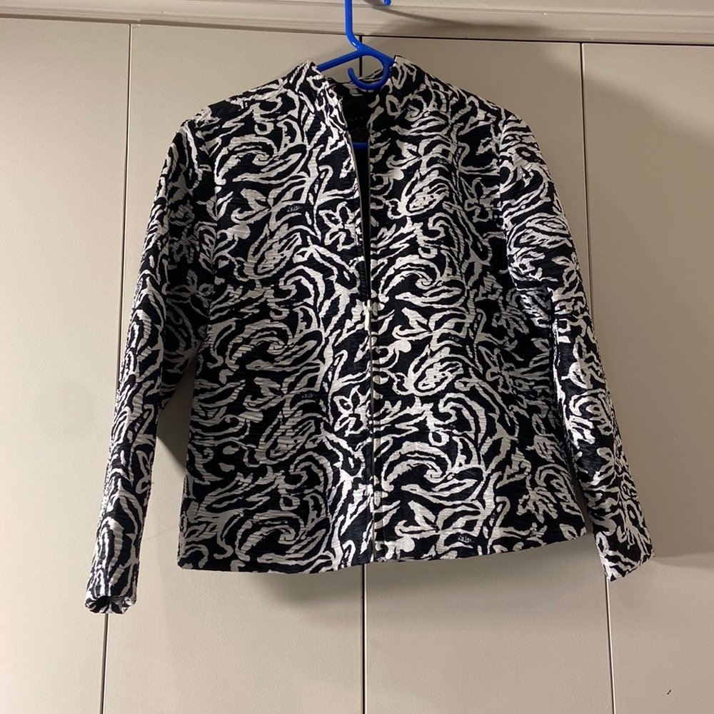 Silk land black & white zip up lightweight ‎ dressy jacket